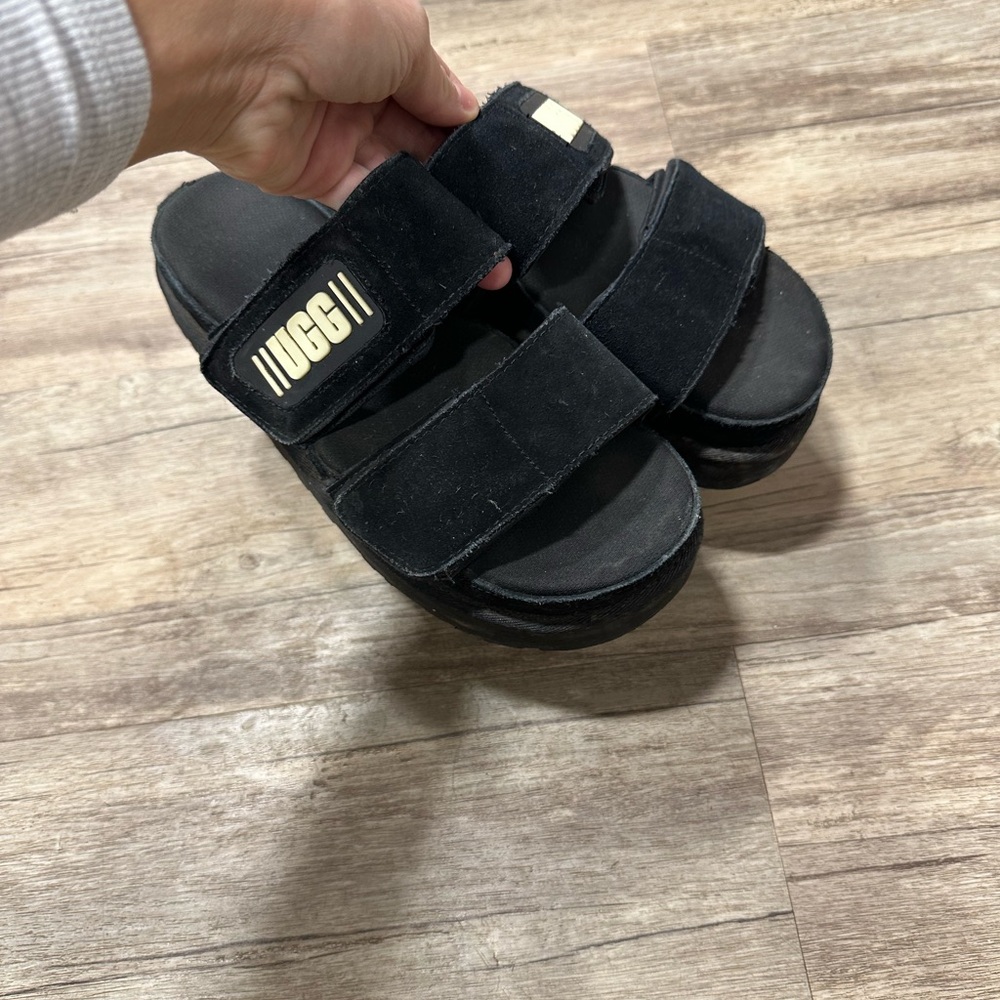 UGG women’s Black platform Sandals